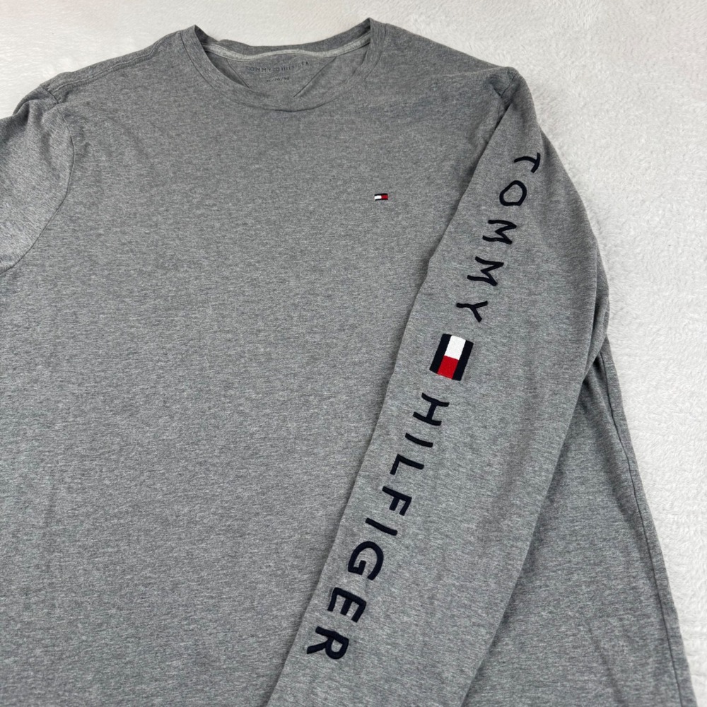 Tommy Hilfiger Long Sleeve T-Shirt Mens‎ XL Grey Sleeve Logo Graphic